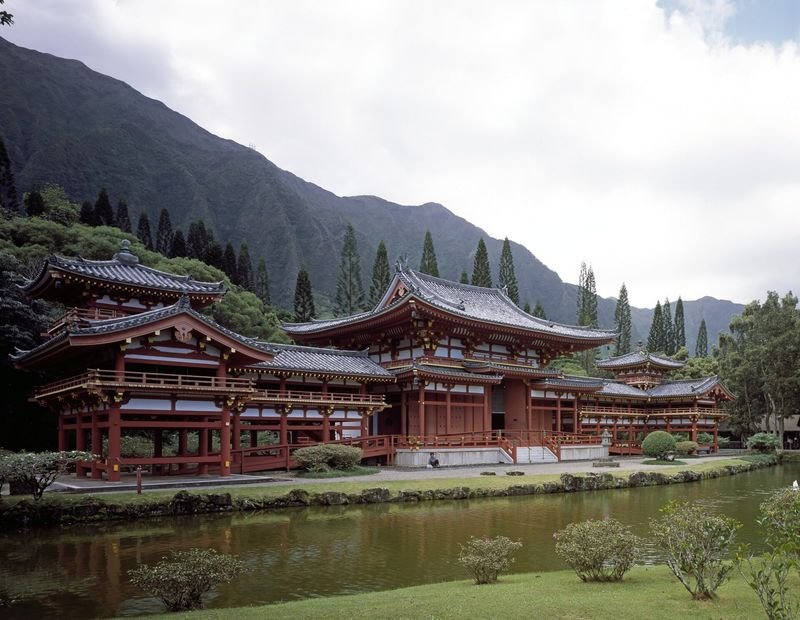 Byodo-In Temple and its koi pond below the Koʻolau Mountains in Kaneohe, Oahu